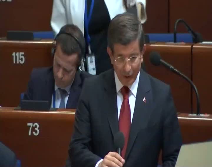 Davutoğlu'ndan Ertuğrul Kürkçü'ye Türkçe cevap!