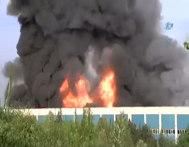 Ümraniye’deki kağıt deposunda büyük yangın