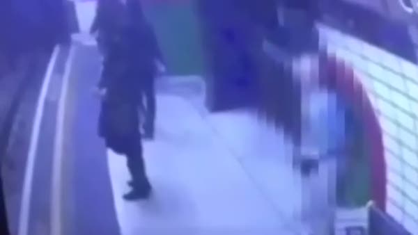 Metroda genç kadına korkunç saldırı!