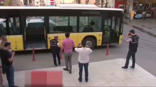 Kağıthane’de çevik kuvvet servisine saldırı