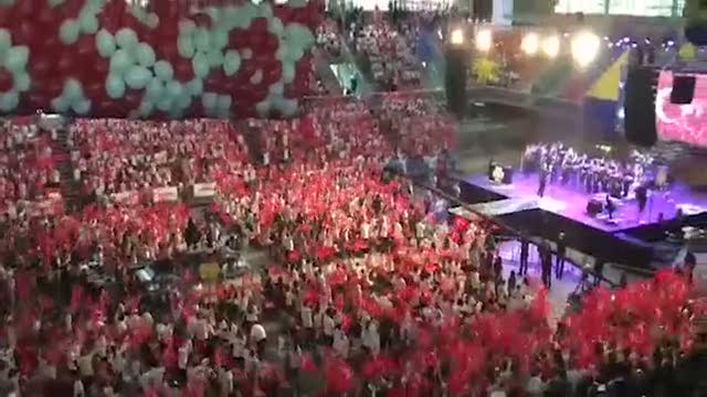 Bosna'da Türkçe öğrenen çocukların İstiklal Marşı coşkusu