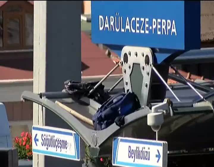 Metrobüs durağında şüpheli çanta alarmı!