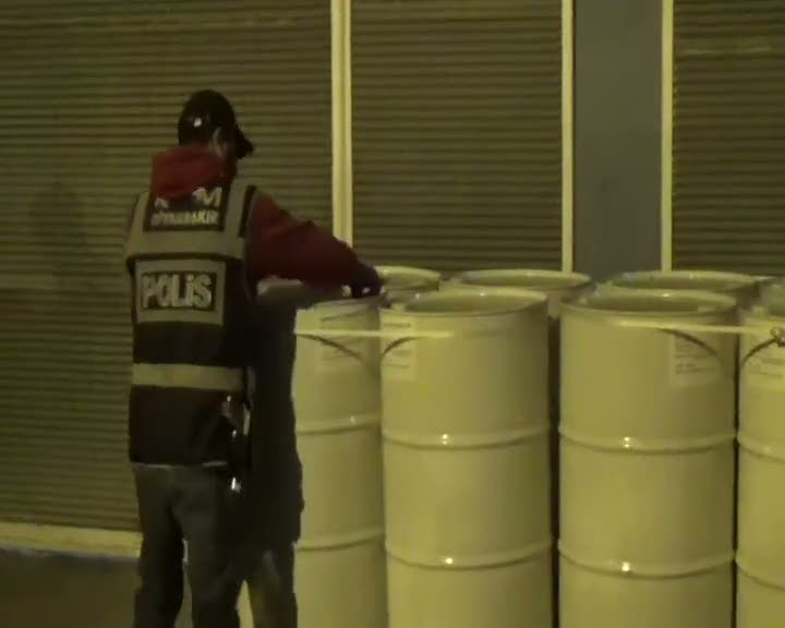 Diyarbakır'da 7 ton kaçak nargile tütünü ele geçirildi