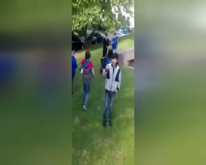 Kız öğrenciler tekme tokat kavga etti