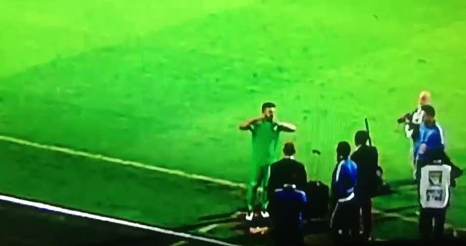 İşte Onur Kıvrak'ın Trabzonspor formasına ve eldivenlerine veda ettiği o an!