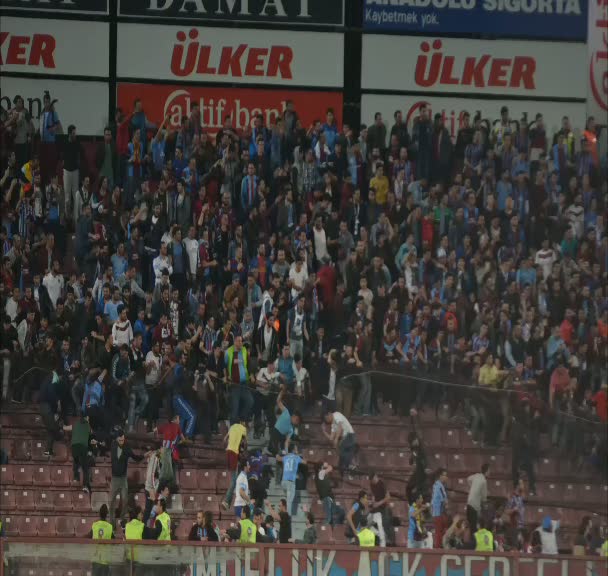 Avni Aker'de hakeme saldırı