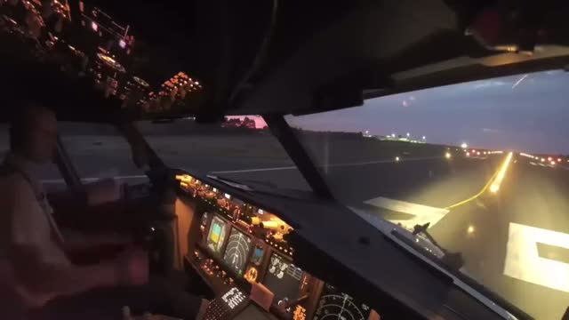 Kokpit kamerasından birçok pilotun ilk göz ağrısı Boeing 737’nin kalkış anı