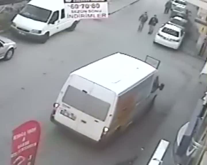 Kamyonet soyguncuları kamerada