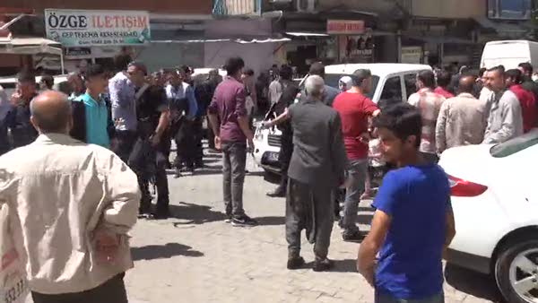 Şanlıurfa'da akrabalar sokak ortasında çatıştı