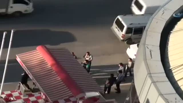 Alkollü şahıstan polise tokmaklı saldırı