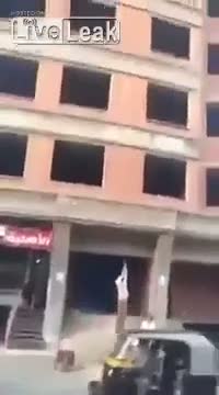 Asansörü olmayan binaya böyle çıktı