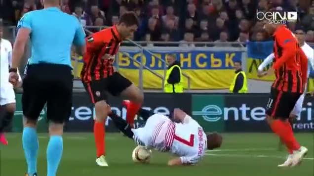 Kemiği dışarı çıkartan acımasız faul!