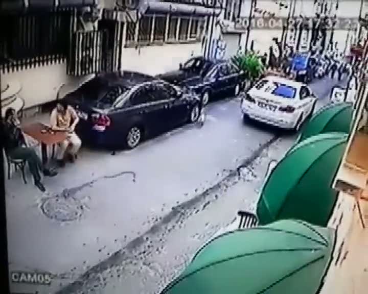 Kapkaççı kaçtı, esnaf böyle kovaladı