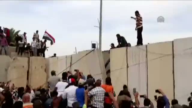 Irak’ta Şii lider Sadr yanlısı göstericiler parlamento binasına girdi
