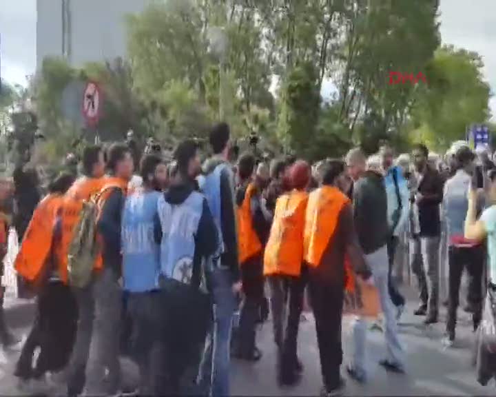 Taksim'e çıkmaya çalışan gruplara müdahale oldu!