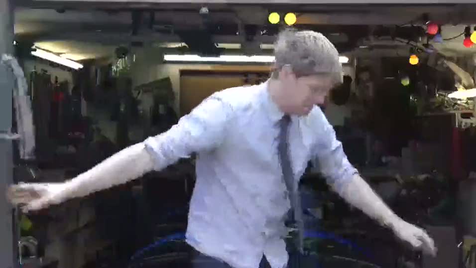 Çılgın mucit uçan bisiklet geliştirdi