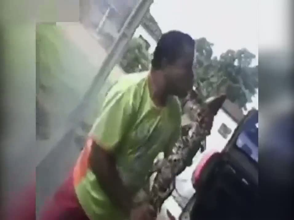 Timsahı öperek şov yapmaya çalışan adamın sonu!