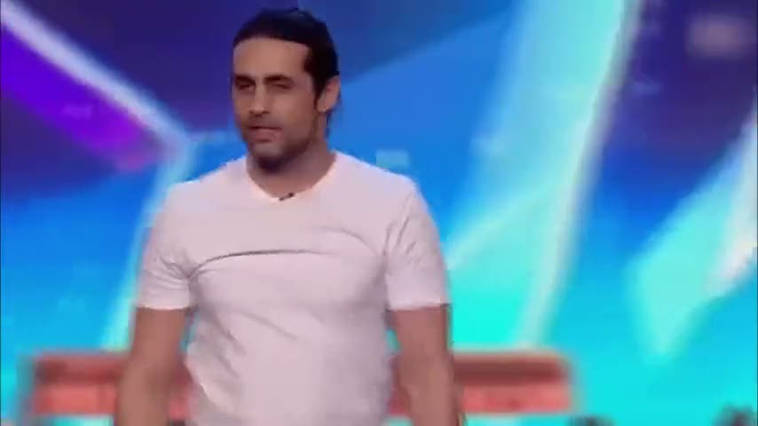 Yetenek yarışmasında jüri üyesi büyük riske girdi