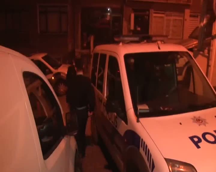 Çocuklarının gözü önünde karısını bıçaklayarak öldürdü