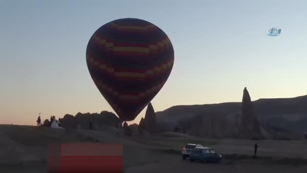 Kapadokya’da balonlar eşliğinde düğün fotoğrafları