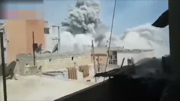 Suriye'de caminin vurulma anı kamerada!