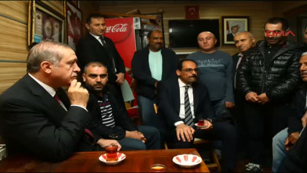 Erdoğan, minibüs esnafıyla çay içti