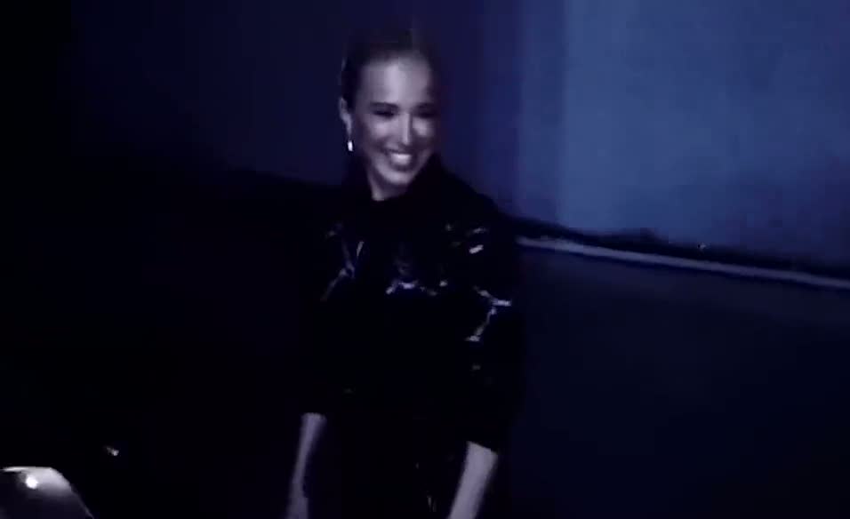 Burcu Esmersoy'dan ilginç video!