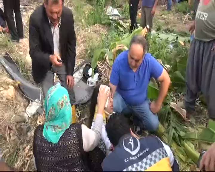 Yolcu minibüsüyle işçi servisi çarpıştı: 12 yaralı