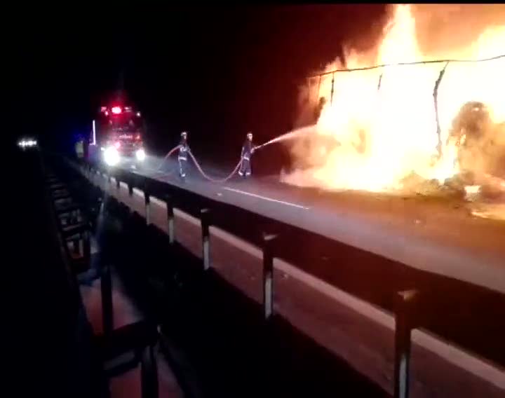 TEM'de TIR cayır cayır yandı!