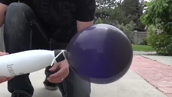 Sıvı nitrojen konulan balona ne olur?