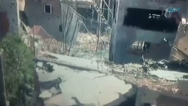 Teröristler sığındıkları binada böyle imha edildi!