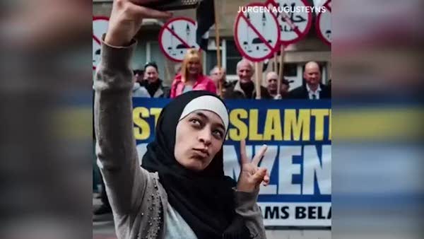 Müslüman kadının 'Selfie'si olay oldu!