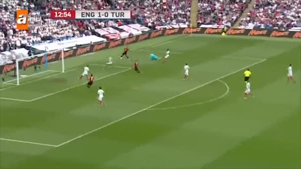 Hakan Çalhanoğlu bu golle tarihe geçti! İngiltere'ye atılan ilk gol!