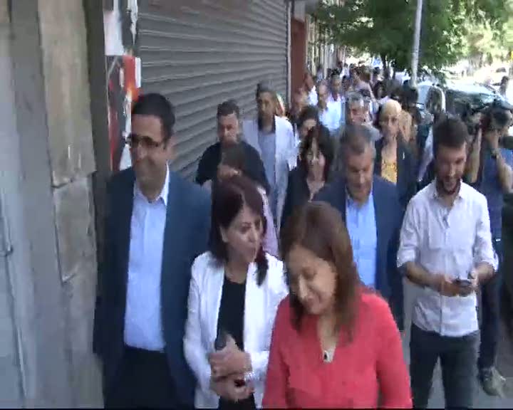 HDP'lileri Sur esnafından polis korudu!