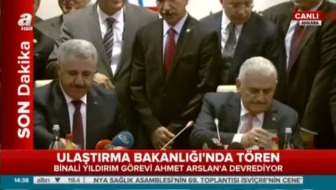 Binali Yıldırım görevi Ahmet Arslan'a devretti