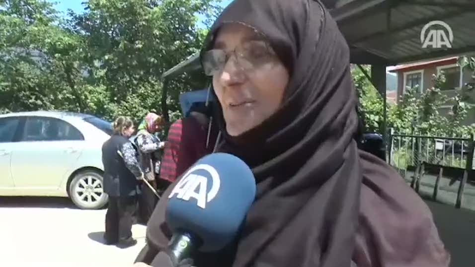 Kardeşinin bakan olduğunu pazarda öğrendi