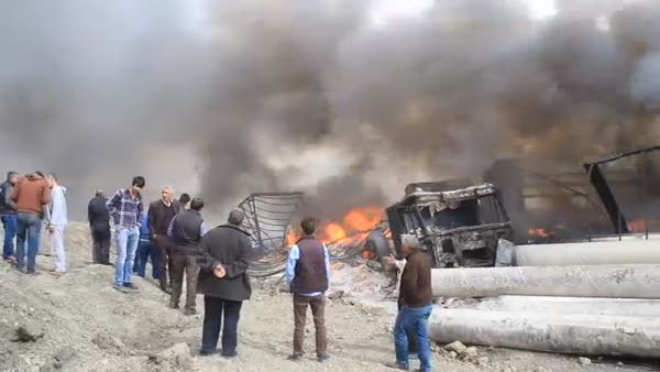 Çaldıran'da PKK'lılar tarafından yakılan araçlar kül oldu