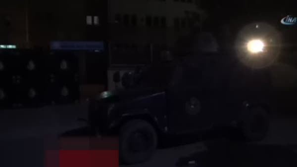 Diyarbakır’da teröristler okul yaktı!