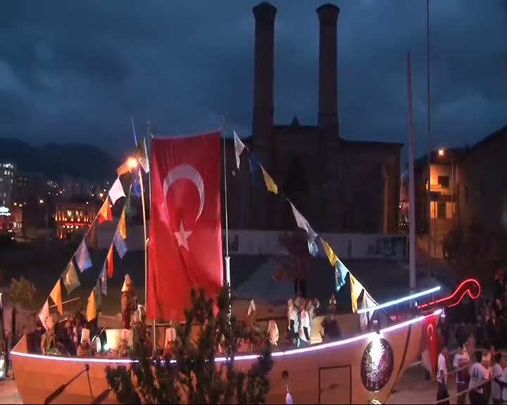 Erzurum'da gemiyi karadan yürüttüler