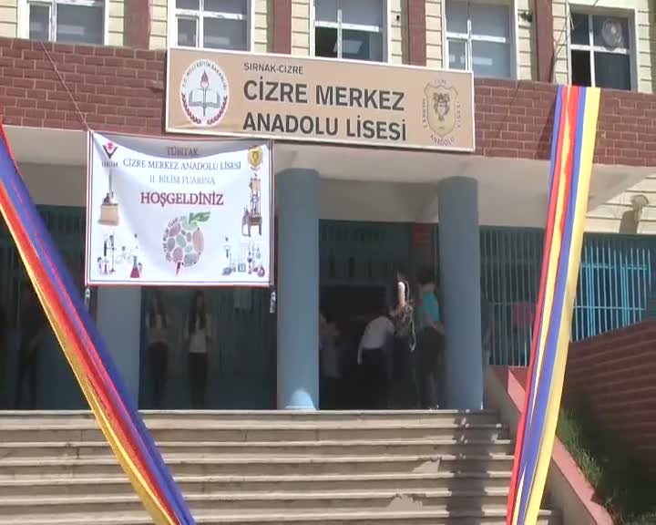 Teröristlerden temizlenen Cizre'de bilim fuarı açıldı