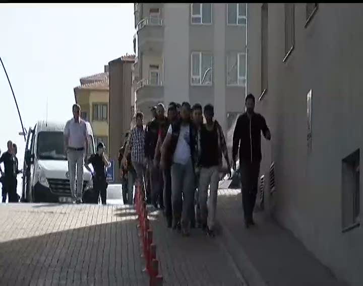 Uyuşturucu şüphelisi bastonla saldırdı!