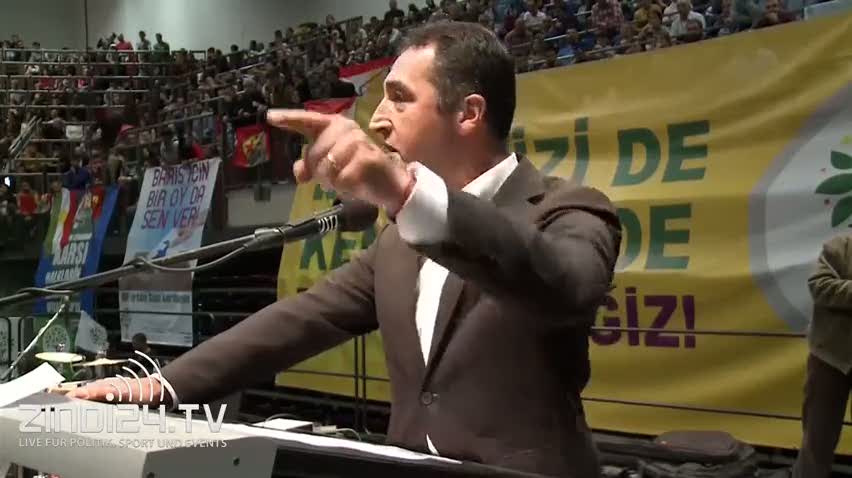 Cem Özdemir PKK flamaları altında HDP’ye oy istedi!