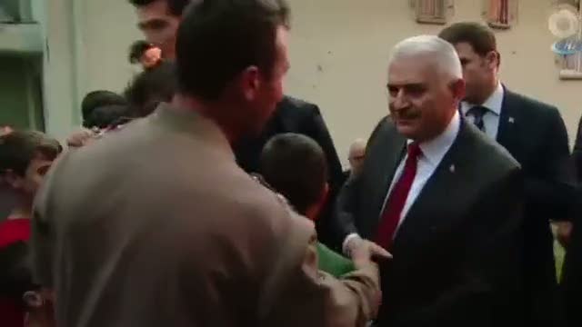 Başbakan Yıldırım gecekonduda iftar sofrasına konuk oldu