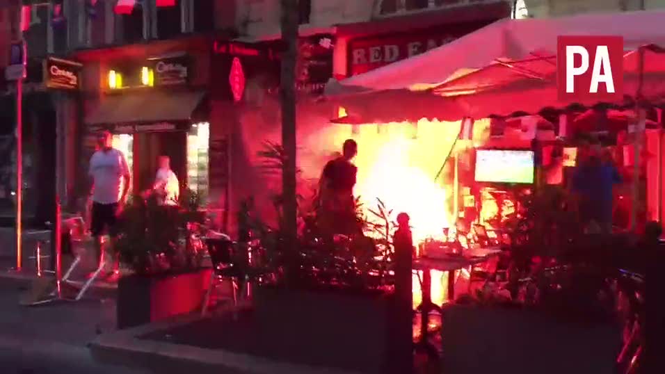 İngiliz taraftarlar Marsilya'yı ateşe verdi!