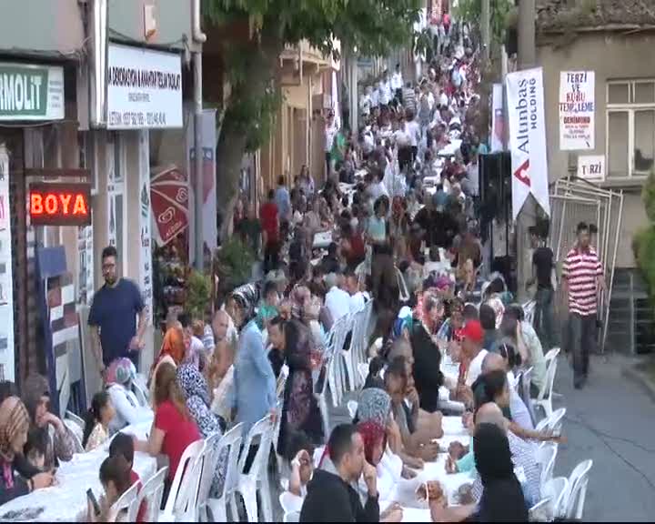 Bağcılar’da 5 bin kişi sokak iftarında buluştu