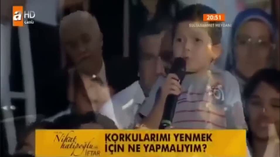 Nihat Hatipoğlu ile rüyasında dinozor gören çocuk