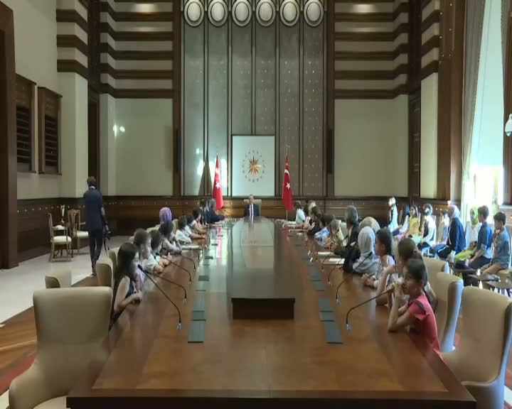 Cumhurbaşkanı Erdoğan çocuklarla bir araya geldi.