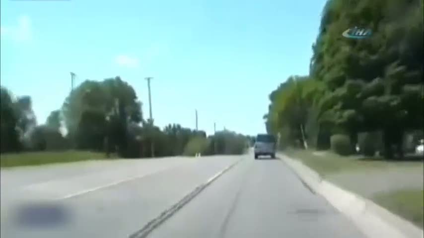 Kadın sürücünün polisten kaçışı direkte son buldu