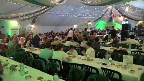 Moskova'da iftar çadırında geleneksel Türk Gecesi