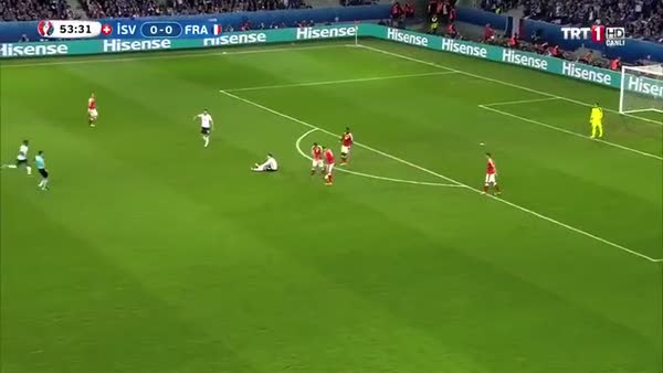 İsviçre - Fransa maçında topun patladığı an